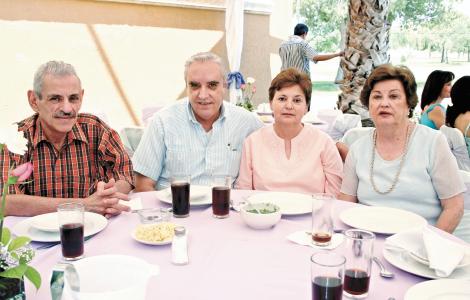 Manuel Martínez, Pedro y Lupita Haro y Carmen Martínez