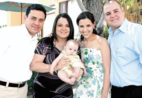 Fernando Pedroza Hernández, Claudia Villalobos de Pedroza, Valeria Pedroza Villalobos, Mónica Martínez de Villalobos y César Villalobos