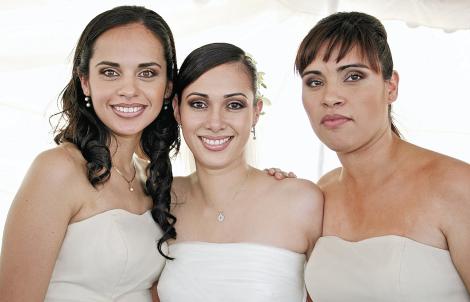 Angélica, Katia y Mary Carmen Valenzuela