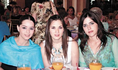 Luly Álvarez de Jaidar, Daniela Cepeda y Brenda Dávila