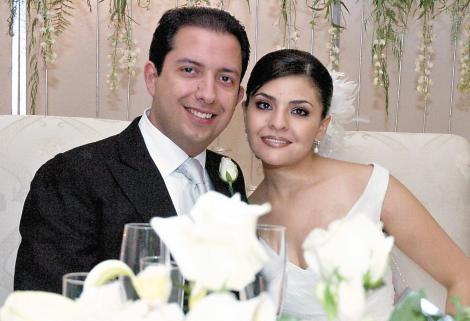 RECIBEN BENDICIÓN NUPCIAL
Los novios Luis Felipe González Muñoz y Lizy Estela Galiano Atilano