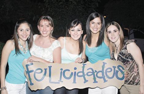 SE GRADÚAN
Bety Fernández, Pamela Grageda, Marcela Enríquez, Gilda Moreno y Claudia Torres