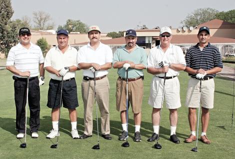 GOLFISTAS CONVIVEN Y COOPERAN
Jorge Cepeda, Armando Navarro, Miguel Wong-Sánchez, Víctor Alducin, Luis Fernández y Jesús Martínez