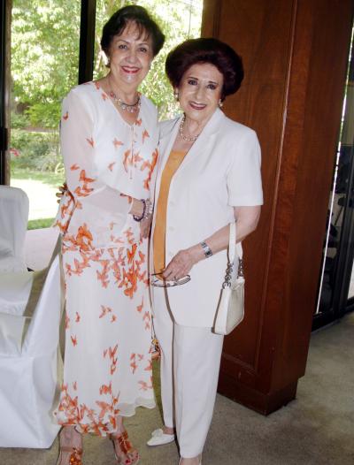 Soledad Llamas de Anaya y Norma Cepeda de Salas.