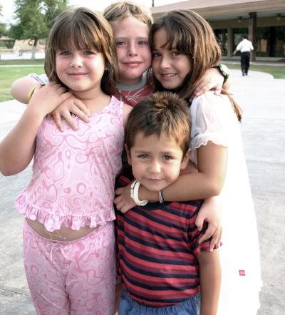 Gina, Ricky, Andrea y Sergio Alatorre Morales.