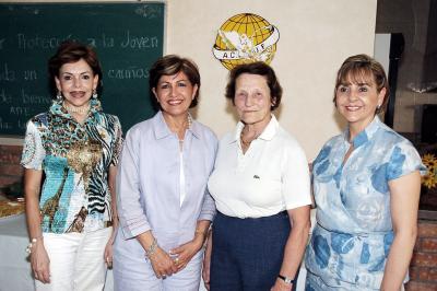 14  junio 
Tere Quintero de Cantú, Alicioa Esquivel de Cárdenas y Rocío Villarreal de Juan Marcos, junto a Odile Moreau.