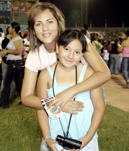 Adriana y Natalia Aguilar.