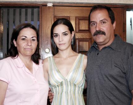 María Fernanda Llamas Cuerda celebró su cumpleaños en compañía de sus padres, José luis Llamas y Margarita Cuerda.