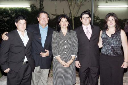 Carlos Cepeda y Dolores Rebollo de Cepeda con sus hijos Marcela, Carlos y Alejandro.