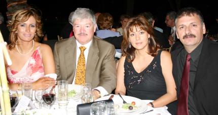 Claudia de Webb, Guillermo Webb, Jaqueline Ávalos de Murra y Teófilo Murra.