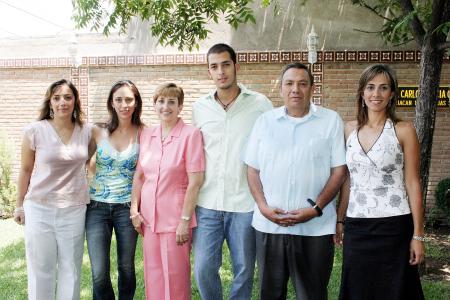 Carlos García Carrillo, Mercedes Araluce de García, Jorge y Begoña Nahle, Francisco y Meme Lazaga, en pasasdo festejo.