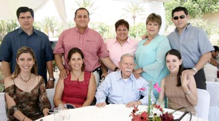 Mario Garnier, Germán y Silvia Garnier, Irene y Margarita Garnier, Carlos y Gaby Garnier, Víctor y Rocío Garnier