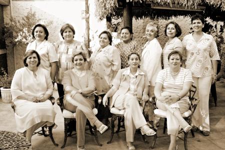 19 de  junio
Yolanda, María Elena, Irene, Lidia, Esperanza, Soledad, Rebeca, Rocío, Angélica, Margarita y Yola, en pasada reunión.