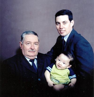 Carlos Rodríguez Flores con su hijo Carlos Rodríguez Ramírez y su nieto Carlos Patricio Rodríguez Morado