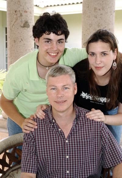 Ricardo Sosa Leiner y sus hijos Marcela y Ricardo Sosa Franco.