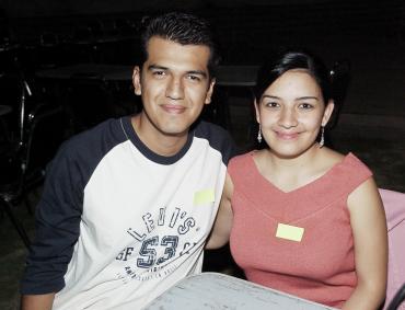 Robel Méndez Guerrero y Adriana Zorrilla Cabada, en una muestra gastronómica celebrada en los jardines del Centro Saulo.