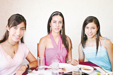 Las hermanas Adriana, Julia y Claudia Peña Payan