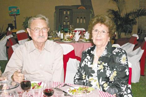 Sembradores festejan Día del Padre
Sergio y Bertha Berlanga