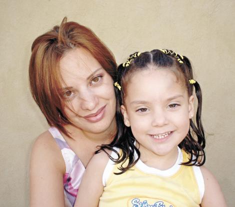 Brenda de la Torre  con su hija Bárbara