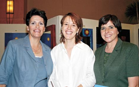 Ayudando al Instituto de Desarrollo IntegralOrganizadoras del evento: Ana Diz Martínez, Amelia Díaz Flores de González y Dulce María de Reyes