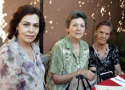 Emma de Mcanally, Bertha Elizondo de Martínez y Bertha Martínez de Madero.