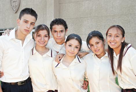 Hernán Fonseca, Rosaura Sánchez, Brigith Villa, Víctor Aviv, Teresa Martínez y Karla Torres.