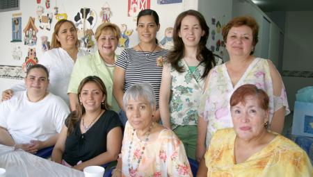 Rosy Sáenz de Hernández, Imelda de Valdés, Irma Uribe, Edith de Cuevas, Meme García, Pamela Palacios y Sandra de Guzmán.