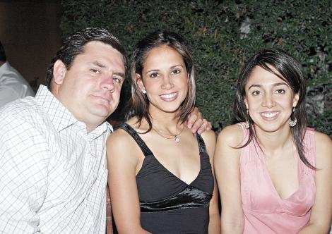 Javier Mijares, Marcela de Mijares y Bárbara Mijares Campa.