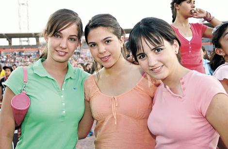 Analia Cevallos, Sandra y Paola Garza.