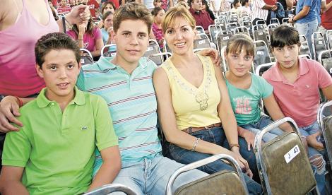 Juan Pablo, Angel, Claudia y Ana Claudia Gomez y Fernanda Silva.