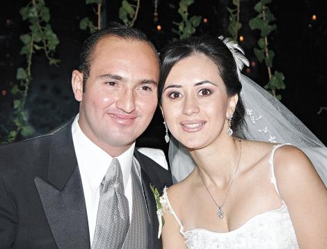 Cumplen la ilusión del matrimonio
Los felices novios Rebeca Pámanes Muñoz y Alfredo D´Argence Zardain