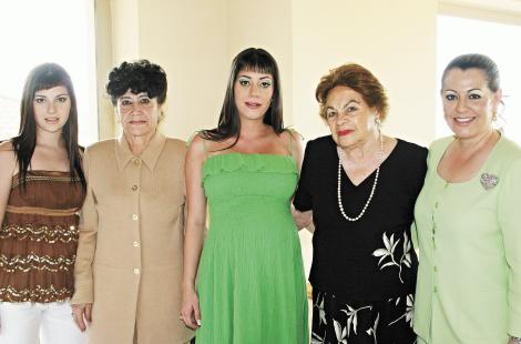 En espera de sus bebés
Bárbara Lozano Herrera, Vilma A. de Herrera, Carla Lozano de Burillo, Virginia S. de Lozano y Lety Herrera de Lozano