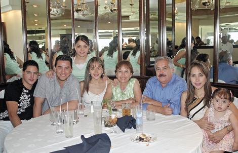 Carlos de la Garza, Hector, María Alicia, Fernanda, María Alicia, Héctor y Marcela Jaime e Isabela Ruíz