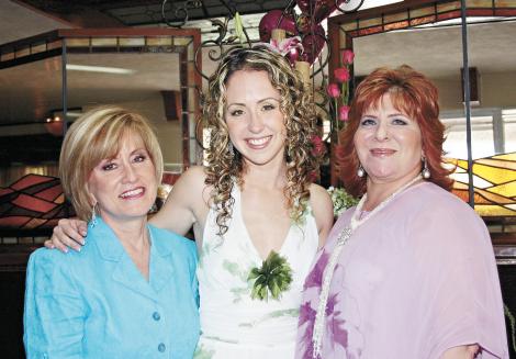 Mary Nelly Knight de Fernández, Nelly Fernández Knight y Patricia Murra de Villarreal