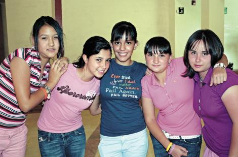 Luisa Estrada, Ana Luisa Soto, Paola Salinas, Cristy Baca y Araceli Carmona