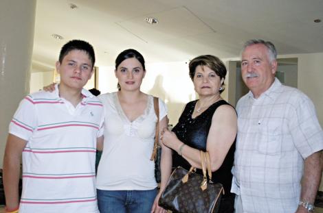 Hector García, Carmen de García, Karla García y Hector Salas