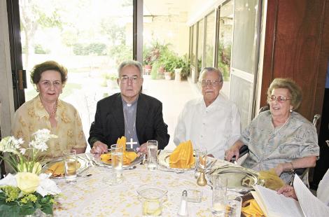 Maruca Villalobos de Papadópulos, José Guadalupe Galván, Braulio Fernández Aguirre y Lucía Aguirre de Fernández