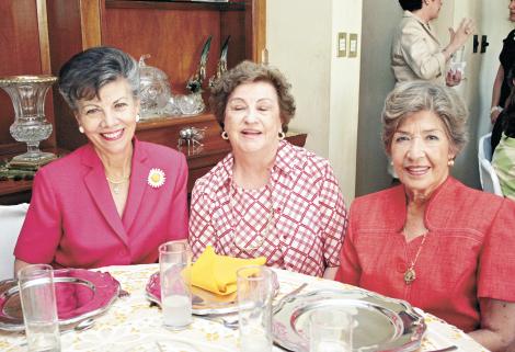 Nena Suárez. de Garza, Carmen Martínez de Martínez y Martha Wolff de Saldaña