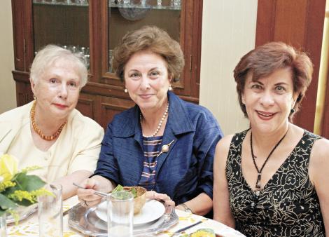 Dolores Díaz Rivera de Solley, Minerva Martínez de Villarreal y Eva María Maisterrena de García