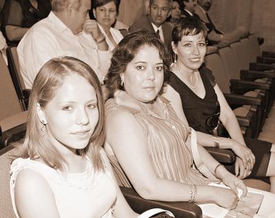 Diana Stefania Vazquez, Diana Sanchez y Rosario Gallegos.