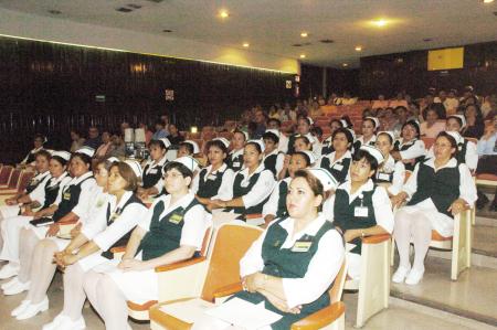 La generación de Licenciados en  enfermería y obstetricia del IMSS 16.