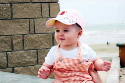 La pequeña María Fernanda Ríos Elósegui, captada en las playas de san Felipe, Baja California.