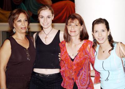 Dora Batarse de Nahle, Babbie Sue Batarse de Sánchez, Becky Moore Riveroll y Bárbara Valdepeñas.