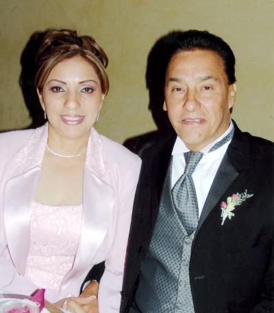 Gabriela de López y Carlos López.