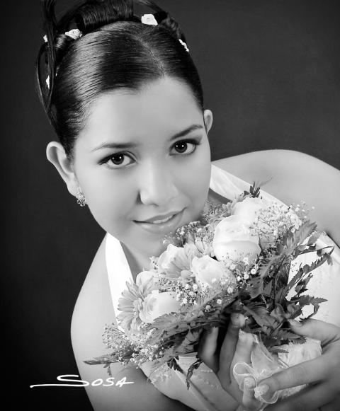 Srita, Lucía Fabiola Dovalina Díaz, en una foto de estudio.