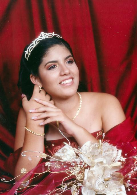 Srita. Paulina Alejandra Narváez Rivas celebró sus quince años de vida con una misa de acción de gracias en la parroquia de la Virgen del Carmen el pasado diez de septiembre.