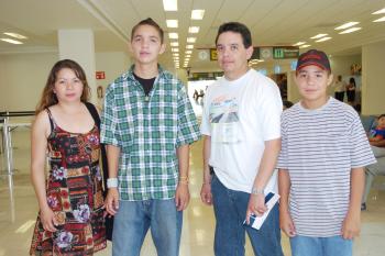 María Luisa Nogal, Victor Manuel, Luis Ángel y Manuel Brambilia viajaron a Guadalajara.