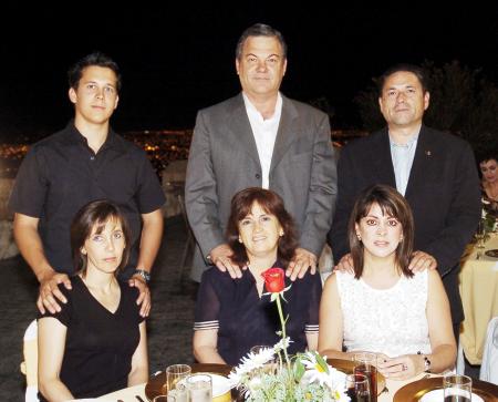 Angelines de Vera, Santiago Vera, Fernando y Paty Llama, Gerardo y Catalina Beajarano.