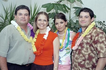 Luis Maeda, Reyna de Maeda, Luis y Lilia Mónica Maeda.