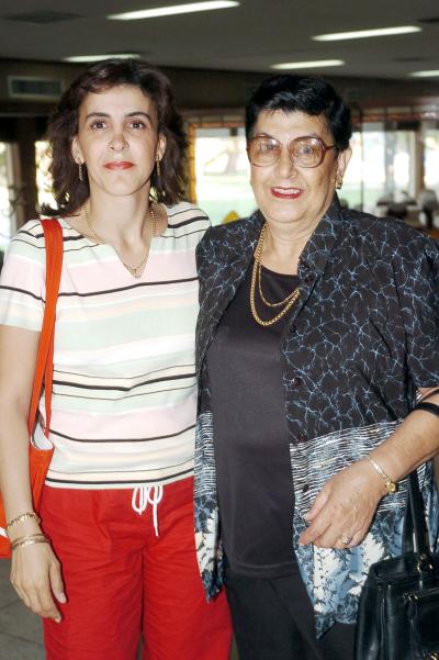 Salma Tobías de Iga y Lorena Iga De la Garza.